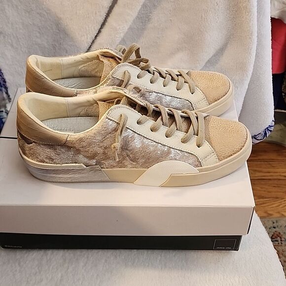 Dolce Vita Dune Metallic  Calf Hair size 8.5 sneakers NIB - Picture 1 of 9